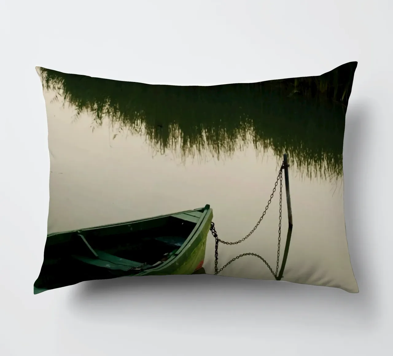 Riflesso sul lago Balaton, Ungheria cuscino da Simon Koy