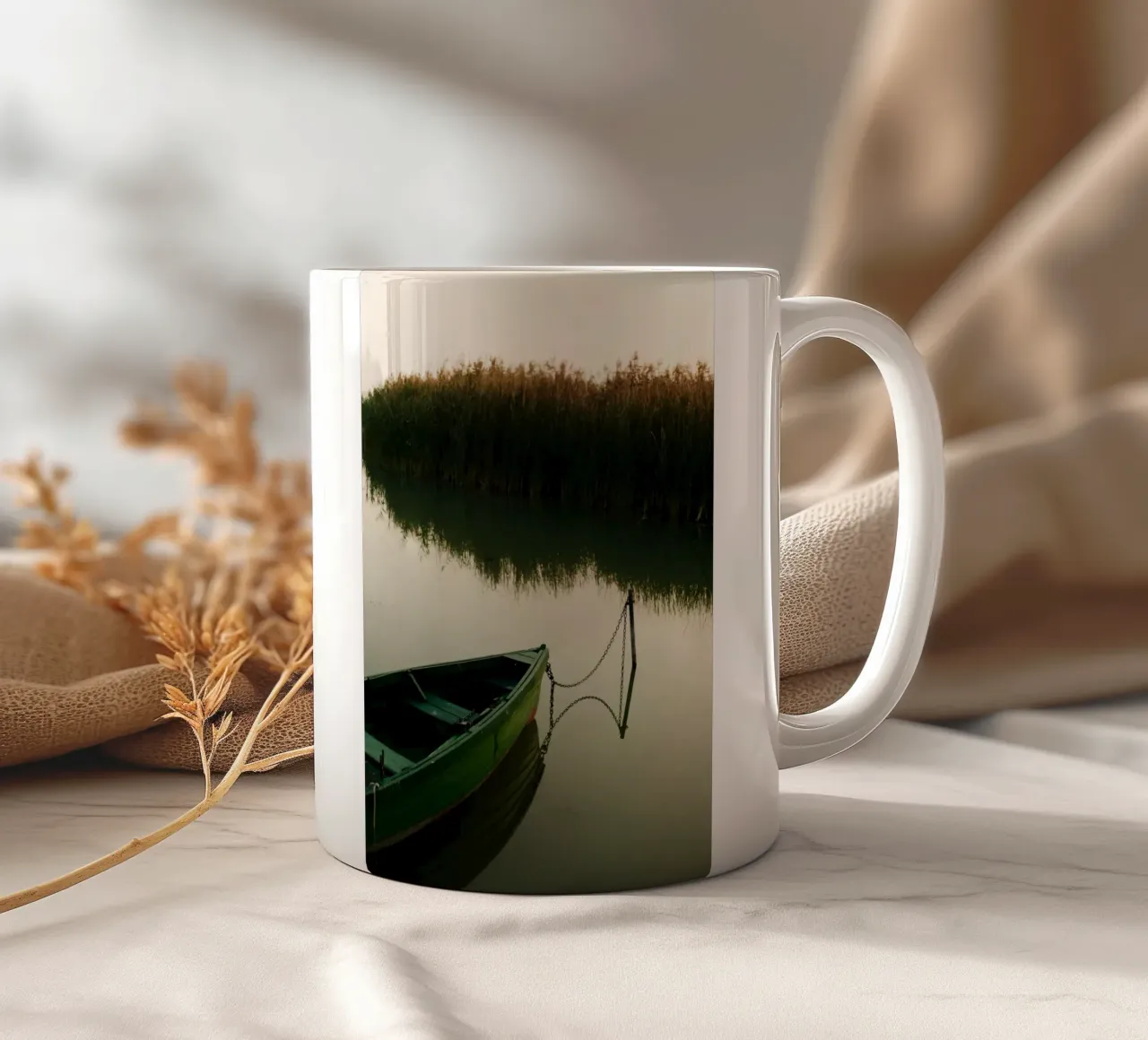 Riflesso sul lago Balaton, Ungheria tazza in ceramica da Simon Koy