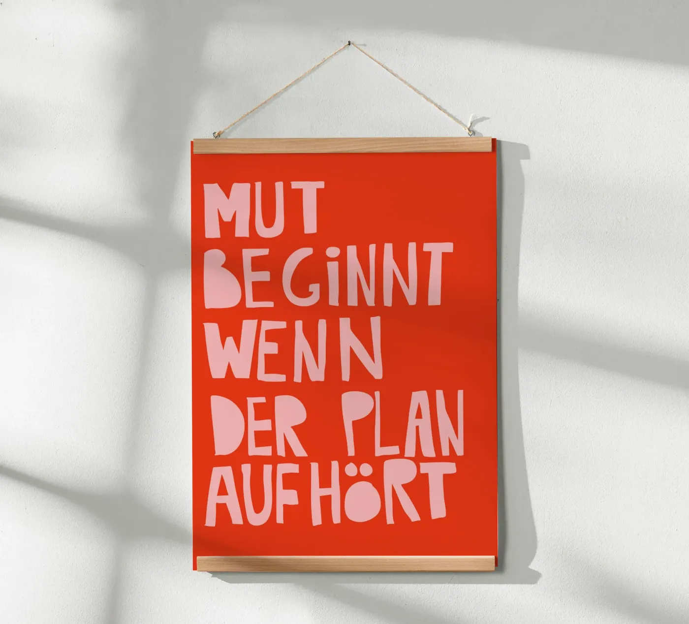 Mut beginnt, wenn der Plan aufhört – Motivationsposter in Ro Poster von fraeuleinvonfuchs