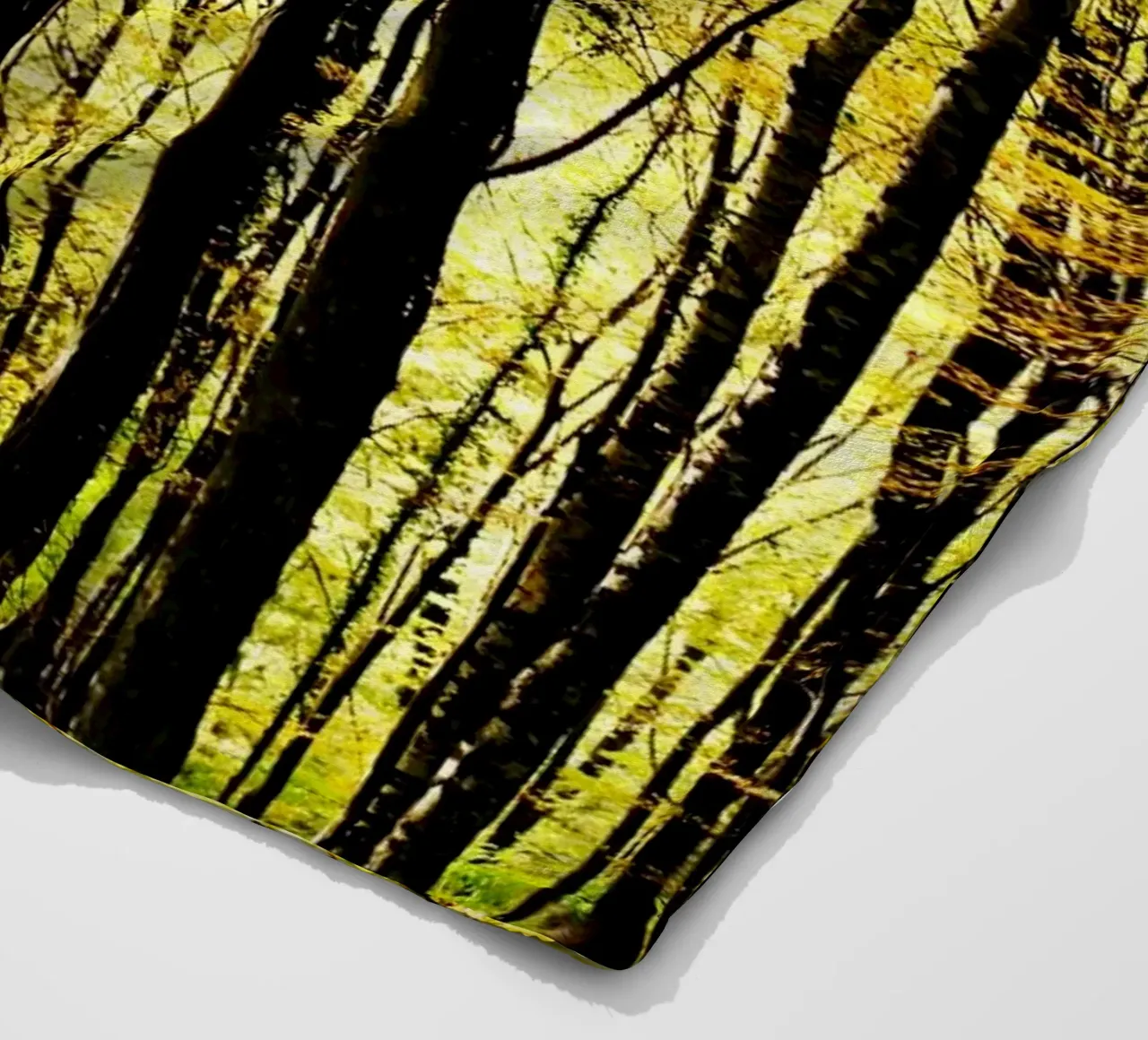 herbstlicher, grafischer Wald in slowenien Fleecedecke von fotokunst