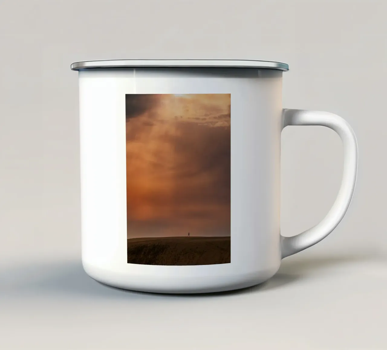 Esplosione di nubi nel deserto di Tottori, Giappone tazza in smalto da Marcel Bisig