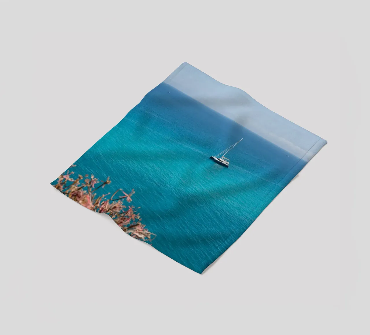 Sailing on the Mediterranean Sea coperta in pile da photolovers