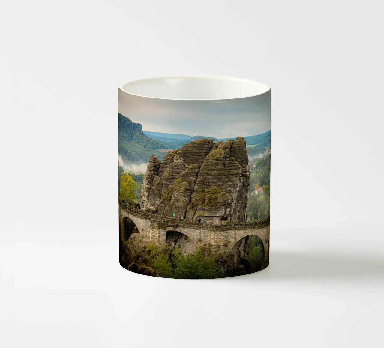 Bastei / Ponte di Bastei - Svizzera sassone in autunno tazza in ceramica da Bold and Retro