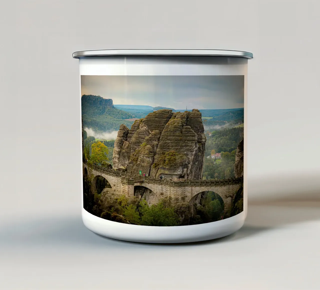 Bastei / Ponte di Bastei - Svizzera sassone in autunno tazza in smalto da Bold and Retro