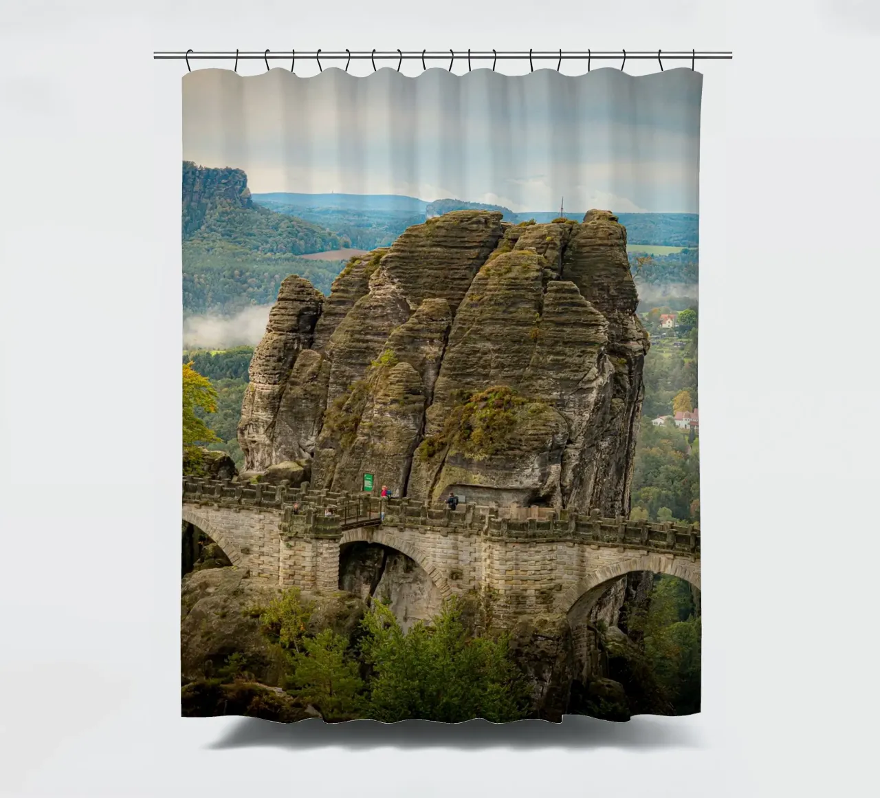 Bastei / Ponte di Bastei - Svizzera sassone in autunno tenda da doccia da Bold and Retro