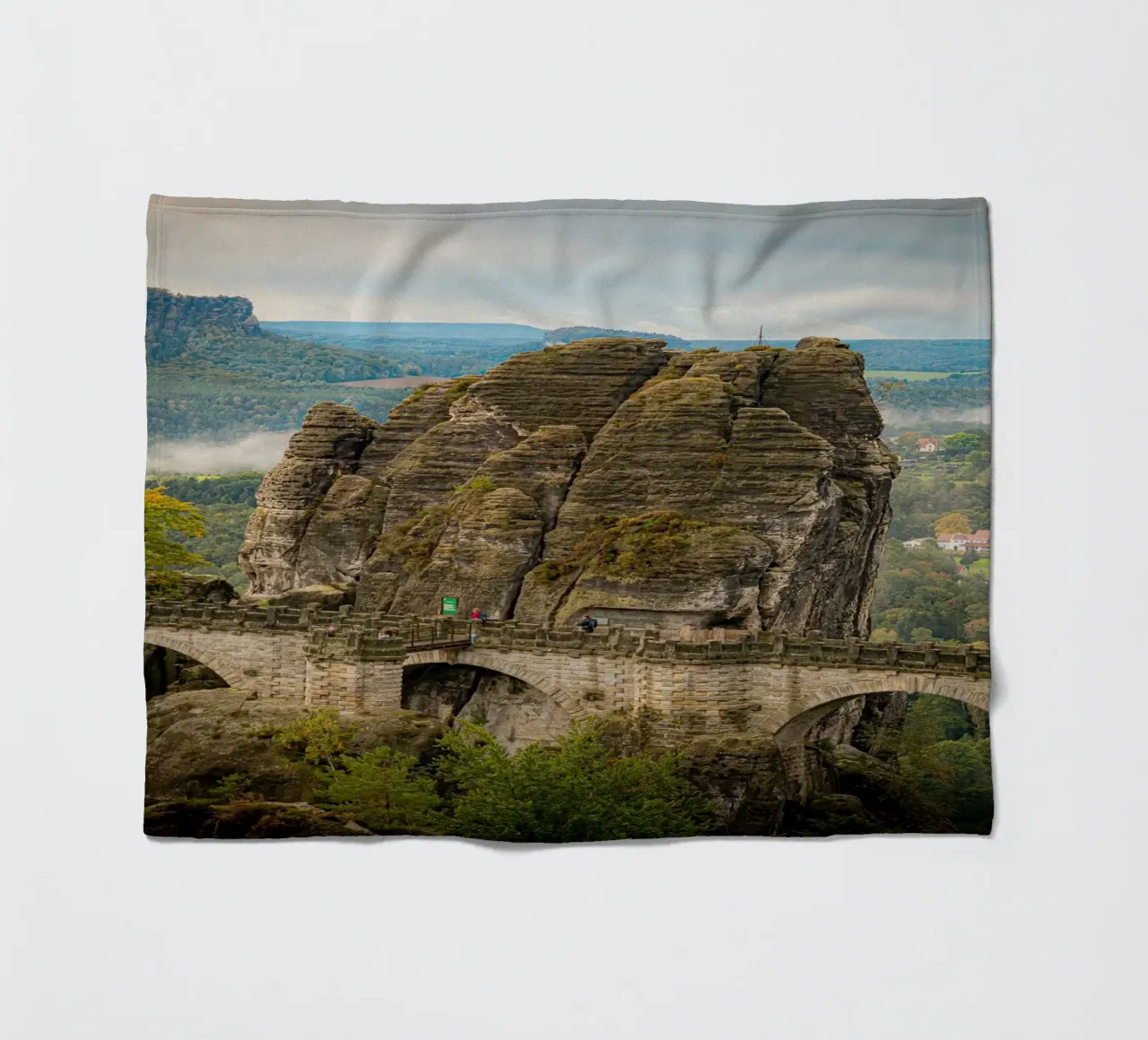 Bastei / Ponte di Bastei - Svizzera sassone in autunno coperta in pile da Bold and Retro