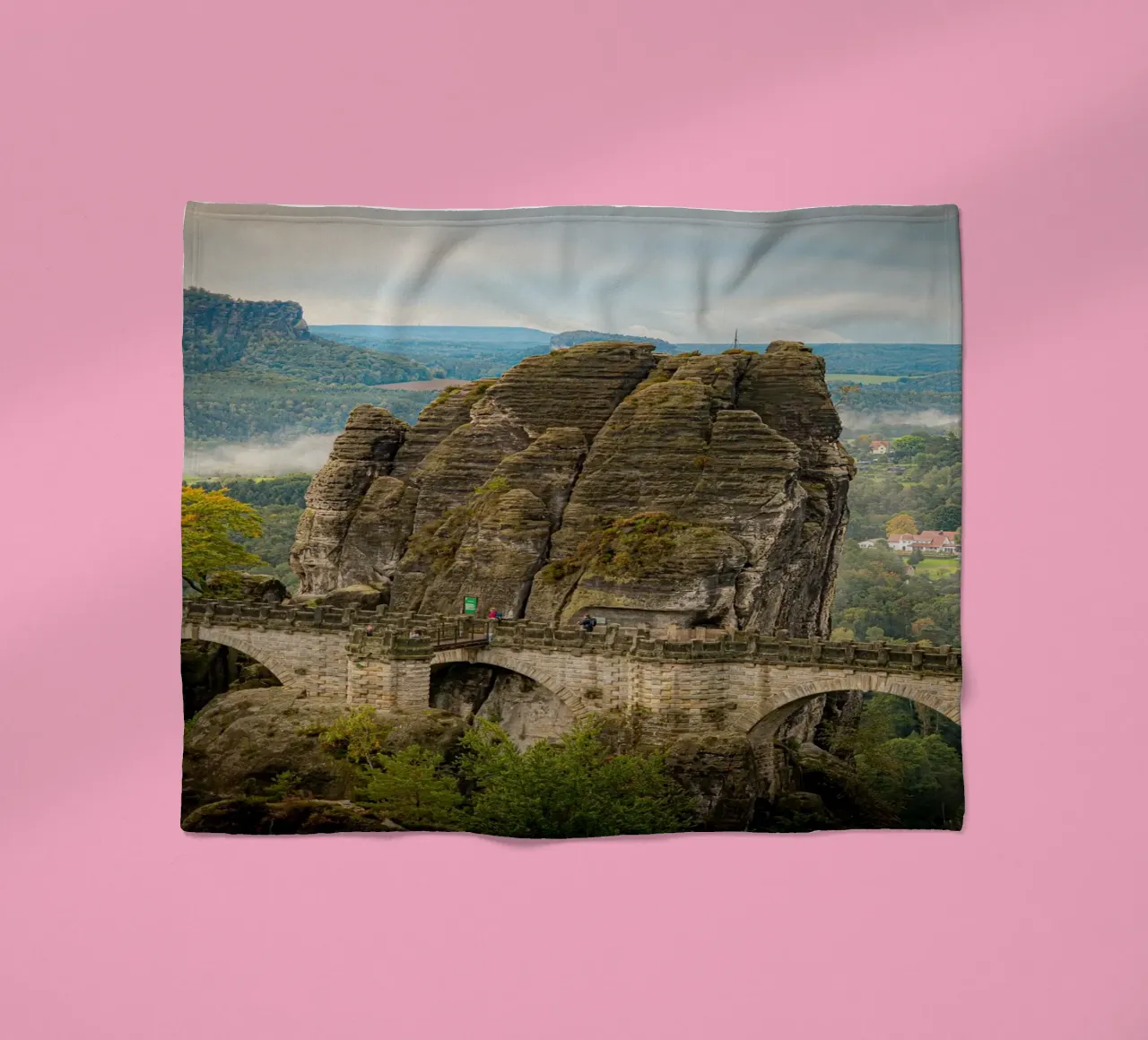 Bastei / Ponte di Bastei - Svizzera sassone in autunno coperta in pile da Bold and Retro