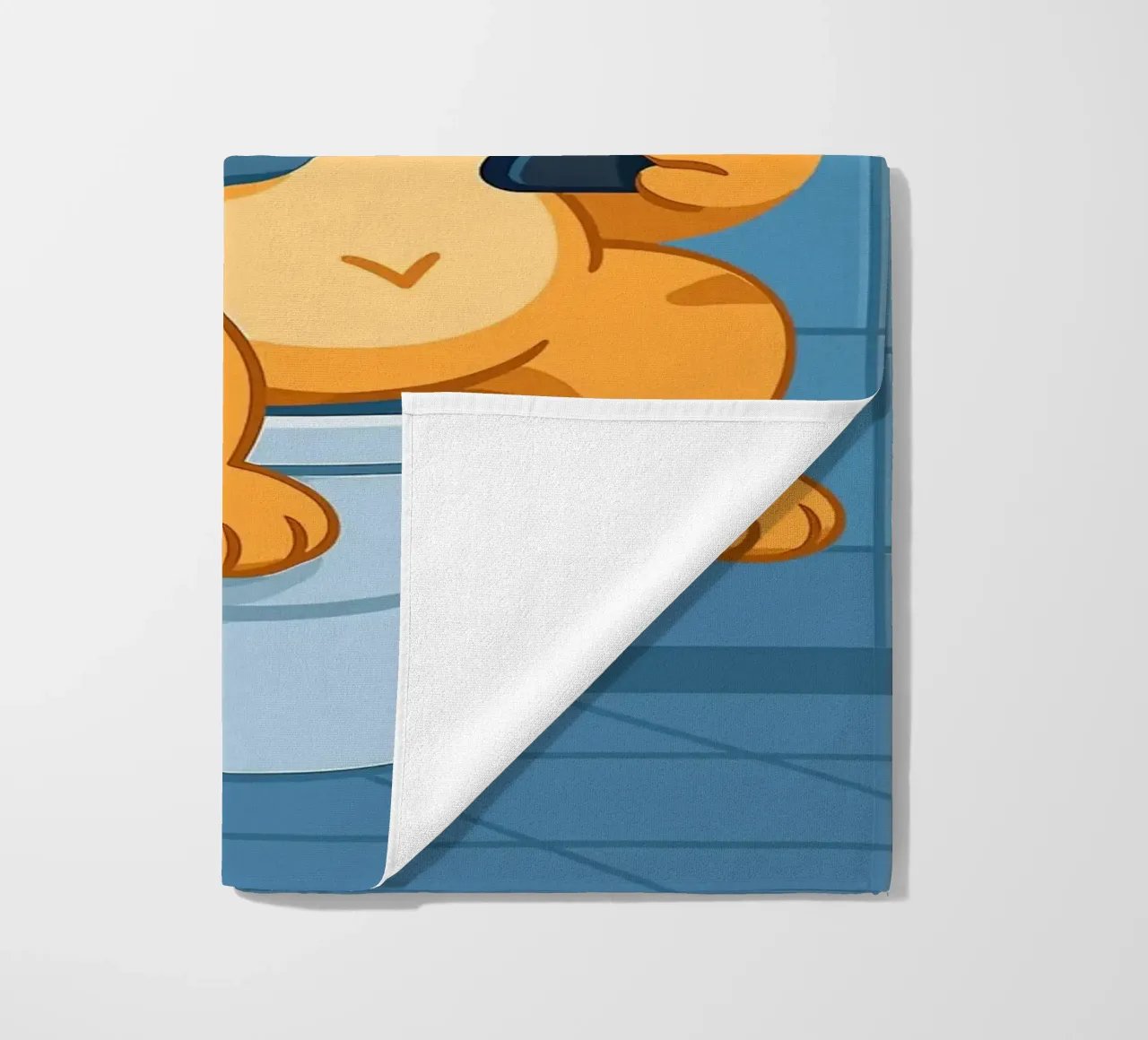 Gatto addormentato sul water con caffè telo mare da JoyWalkerShop