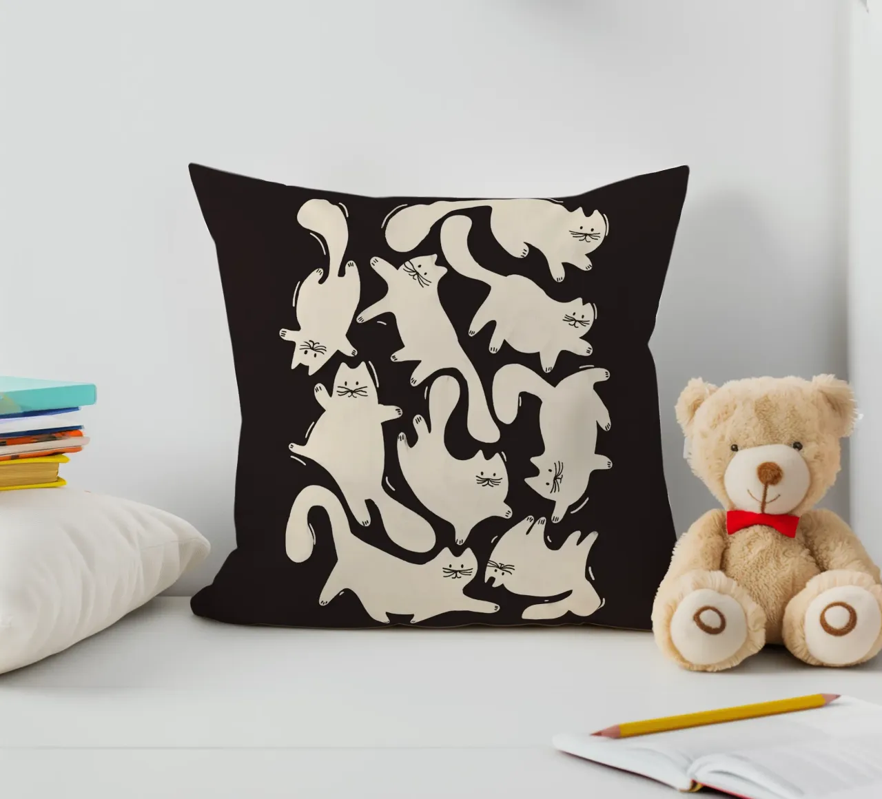 Tumbling Cats - Gattini neri e color crema cuscino da showmemars