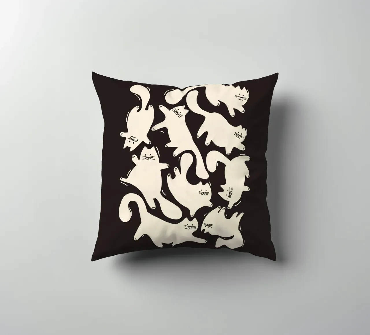 Tumbling Cats - Gattini neri e color crema cuscino da showmemars