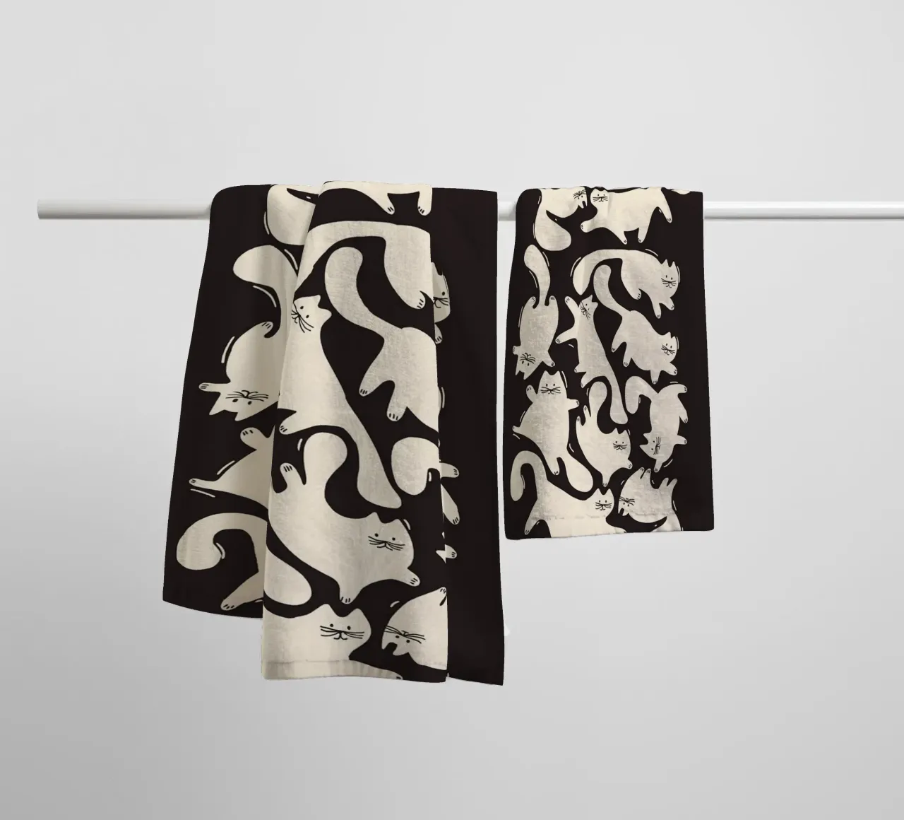 Tumbling Cats - Gattini neri e color crema asciugamano da bagno da showmemars