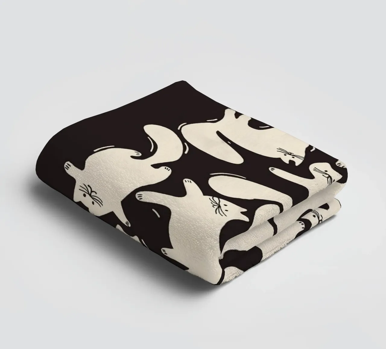 Tumbling Cats - Gattini neri e color crema asciugamano da bagno da showmemars