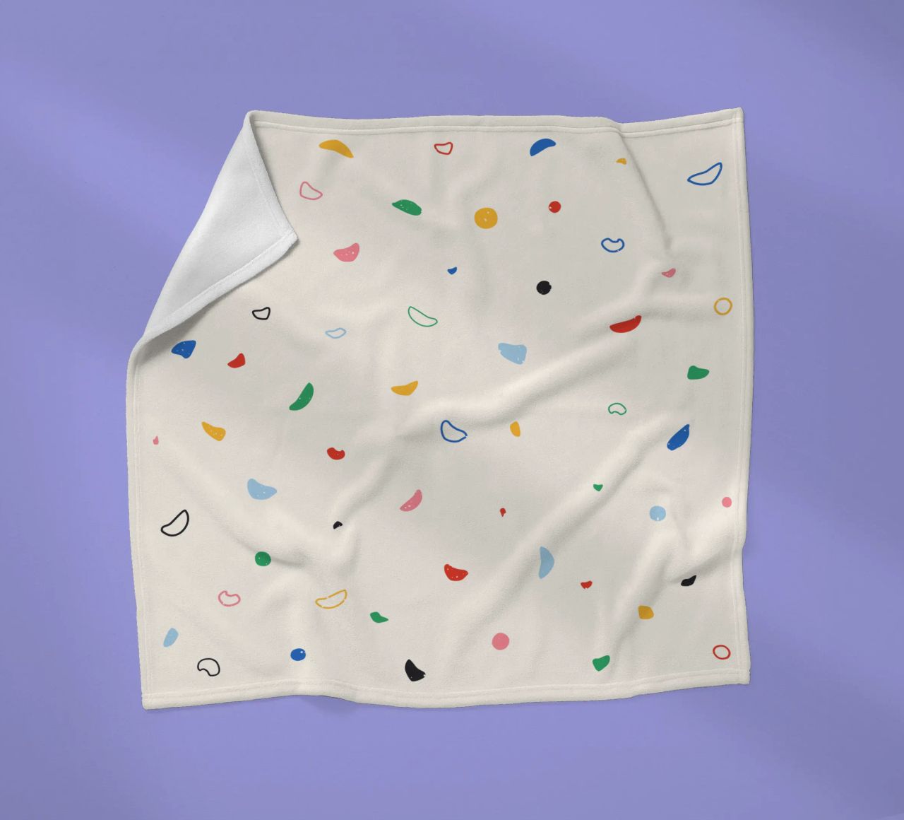 Parete di arrampicata colorata coperta in pile da justclimberthings