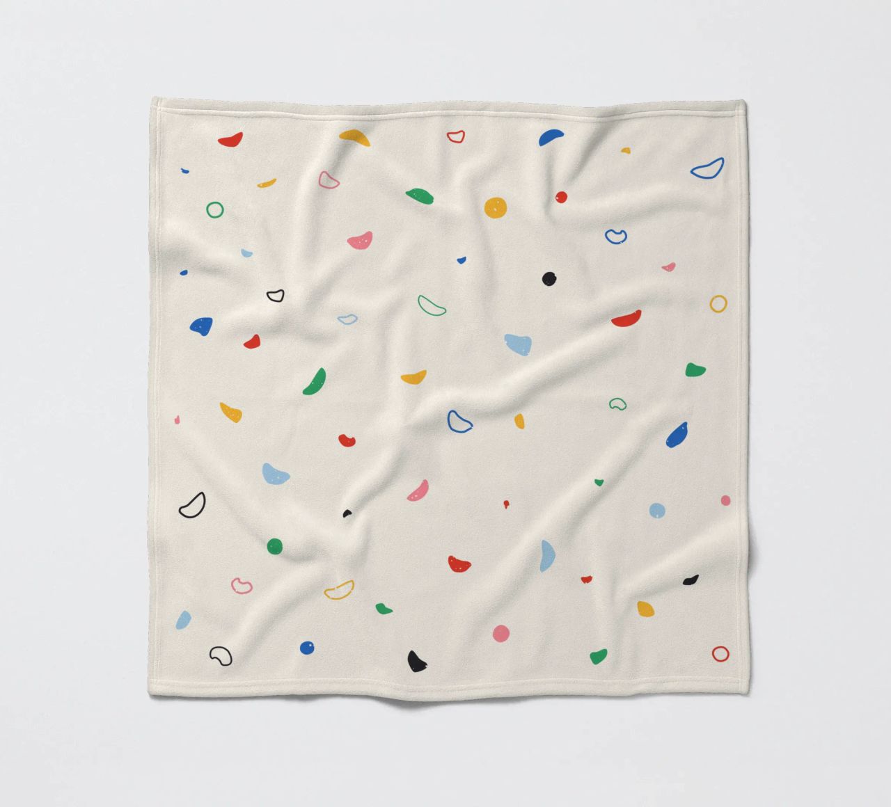 Parete di arrampicata colorata coperta in pile da justclimberthings