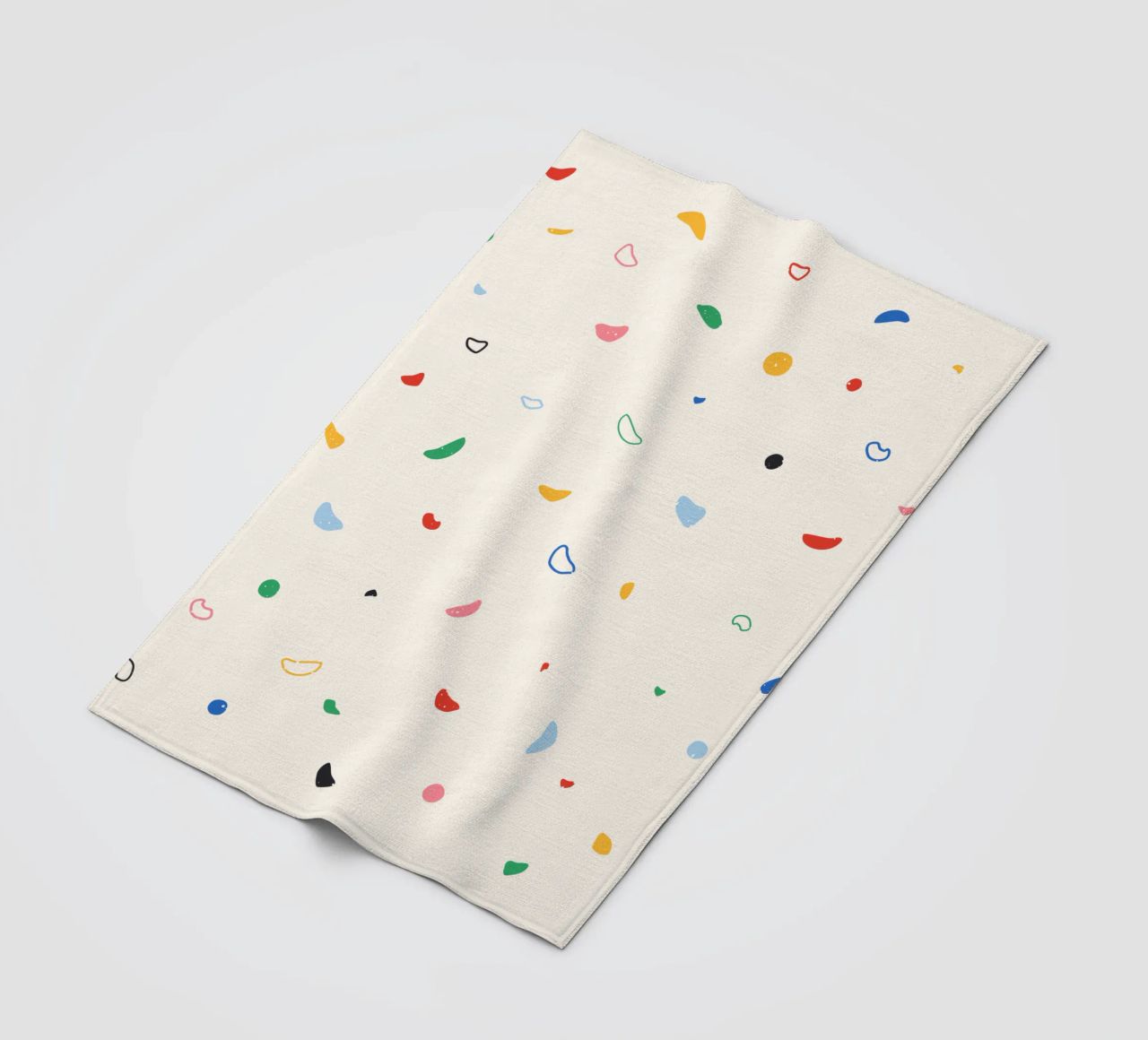 Parete di arrampicata colorata coperta in pile da justclimberthings