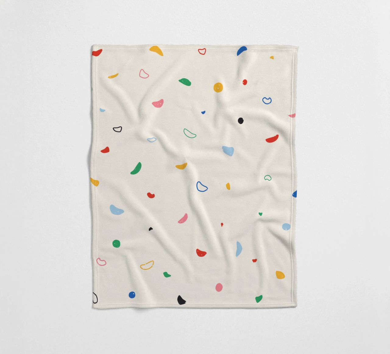 Parete di arrampicata colorata coperta in pile da justclimberthings