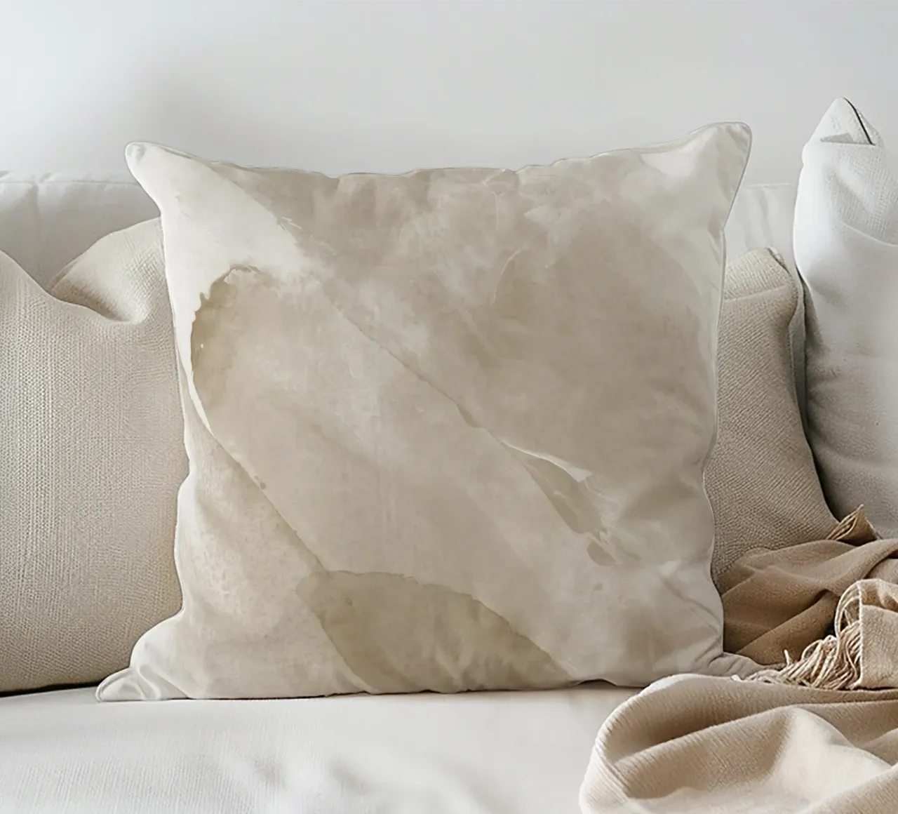 Pennellate astratte beige 2 cuscino da NouveauPrints