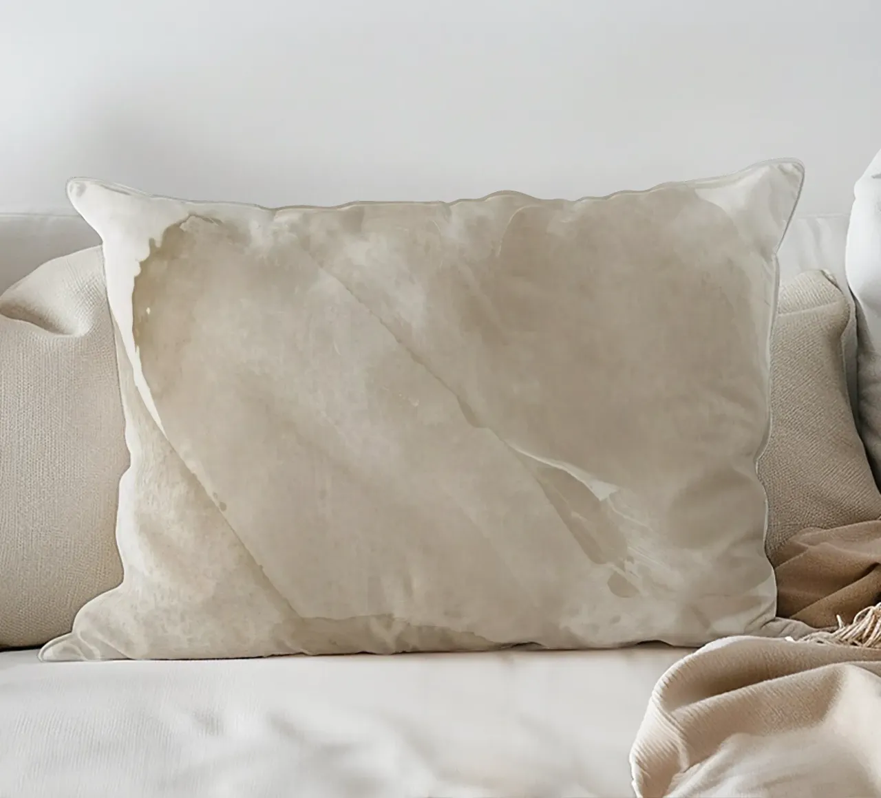 Pennellate astratte beige 2 cuscino da NouveauPrints