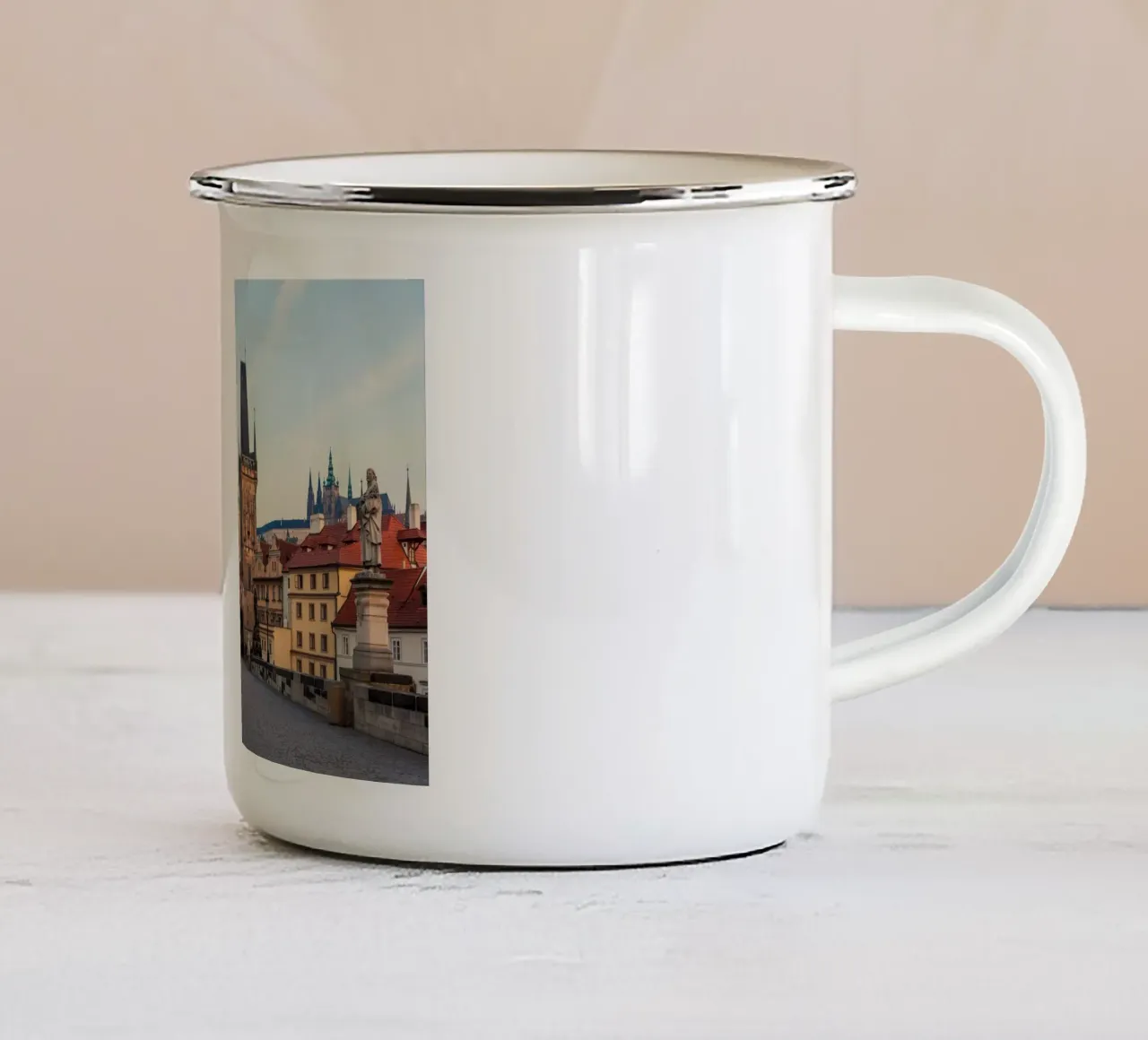 PRAG 06 tazza in smalto da Tom Uhlenberg