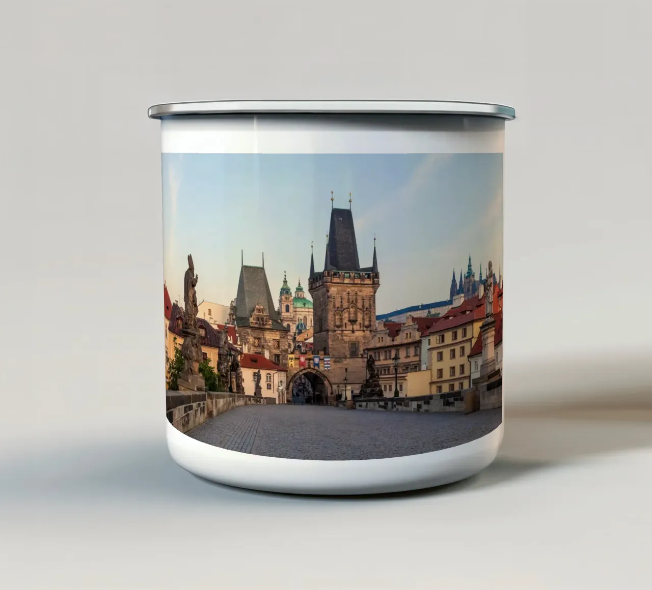 PRAG 06 tazza in smalto da Tom Uhlenberg