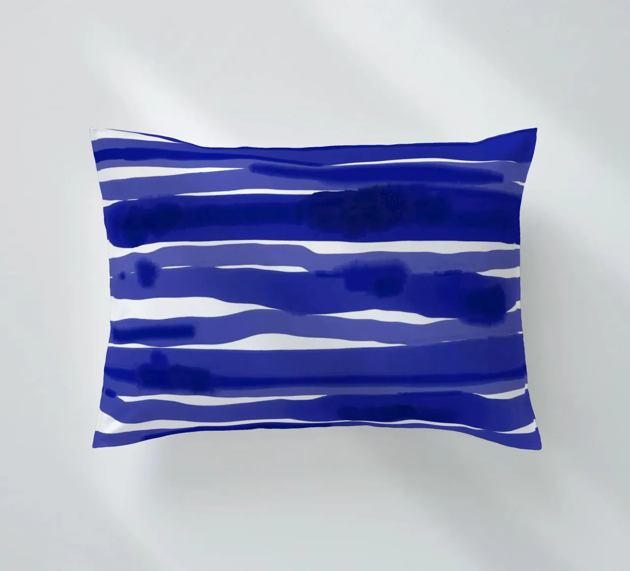 Striscia blu acquerello cuscino da Kim Hubball Studio