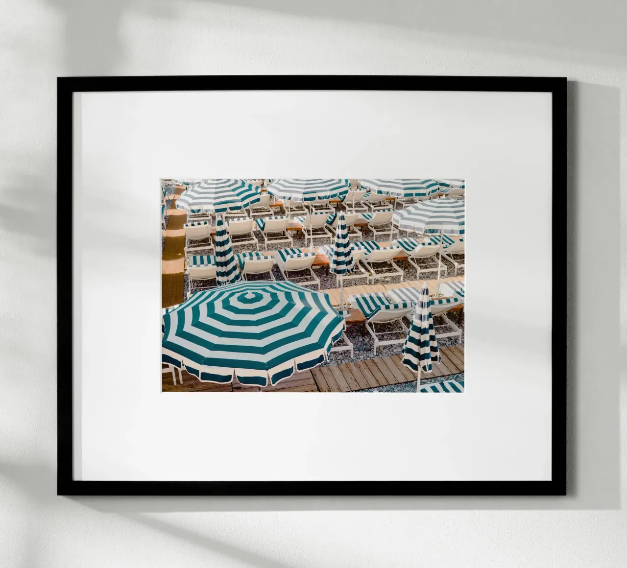 Riviera Striped Blue and White Umbrellas poster con telaio in plastica da GraceDigitalArtCo