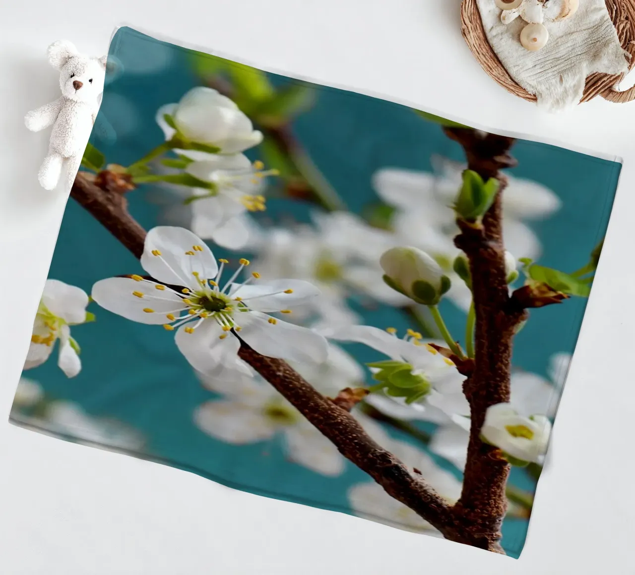 Spring fleece blanket by Atteloi