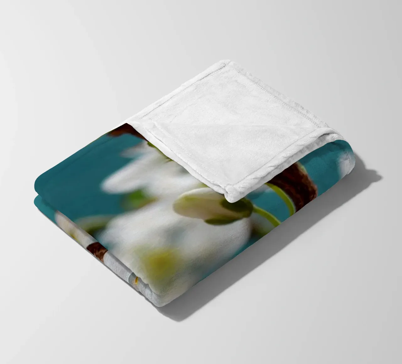 Spring fleece blanket by Atteloi
