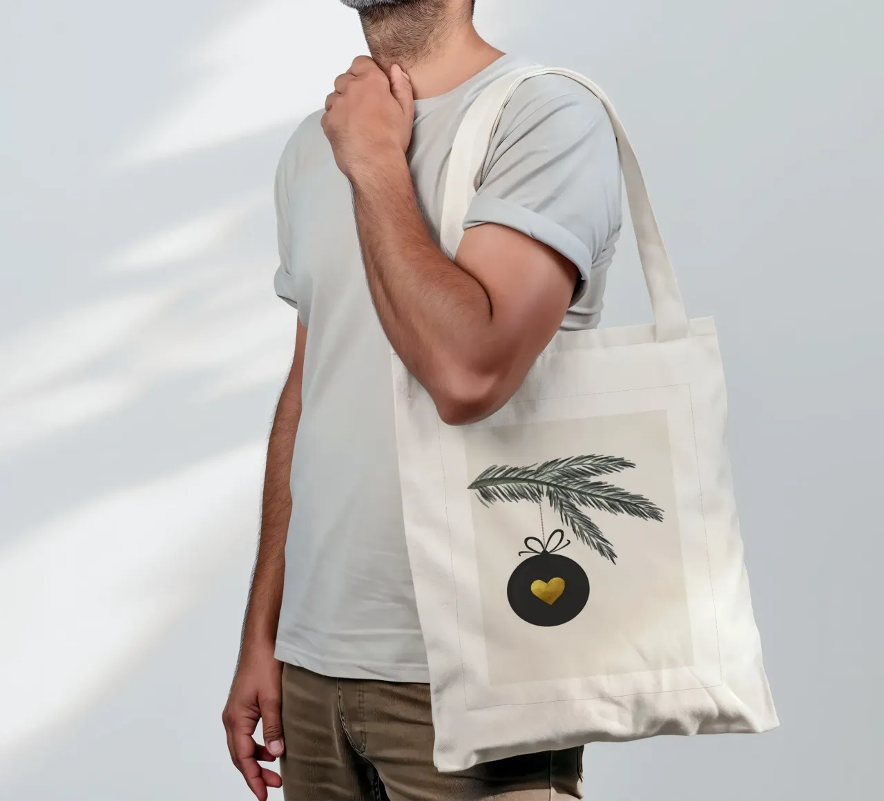 Ramo di abete con gingillo e cuore borsa in juta da ArtDesign by KBK