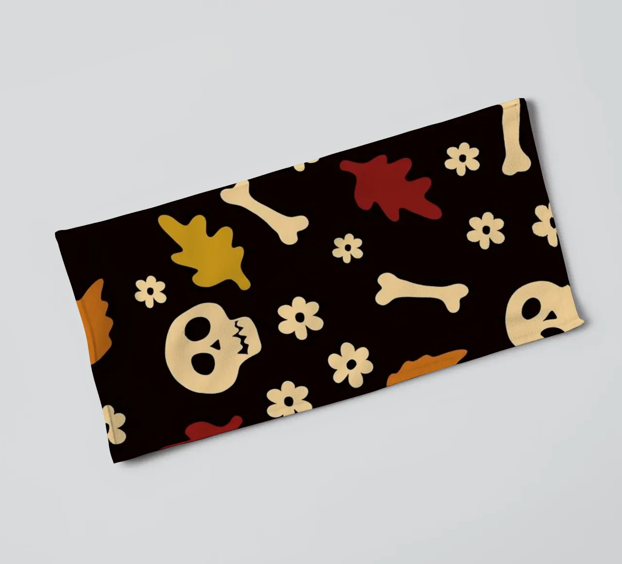 Whispers of Autumn Halloween No2 asciugamano da bagno da TijanaArtStudio88