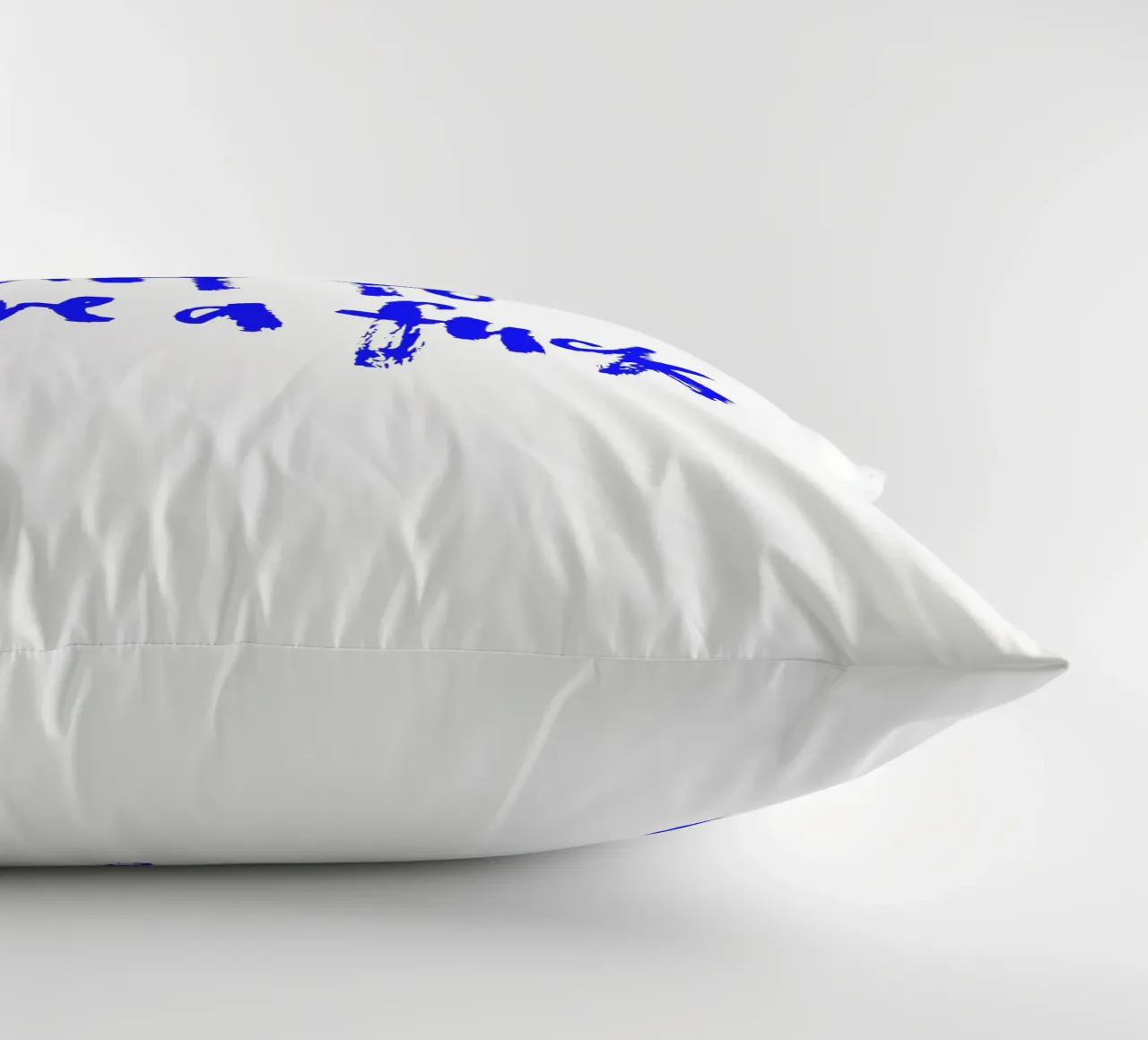 Not to give a f*** cuscino da Brushmeetspaper