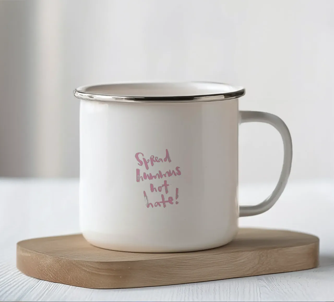 Spread hummus, not hate tazza in smalto da Brushmeetspaper
