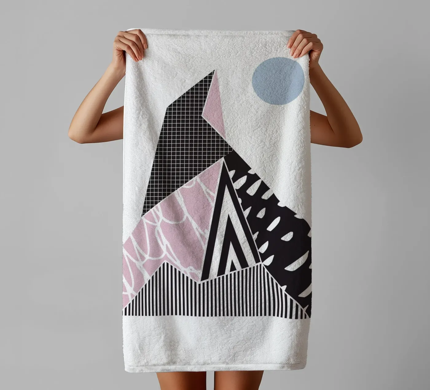 Geometric Pattern Mountain badhanddoek van Kim Hubball Studio