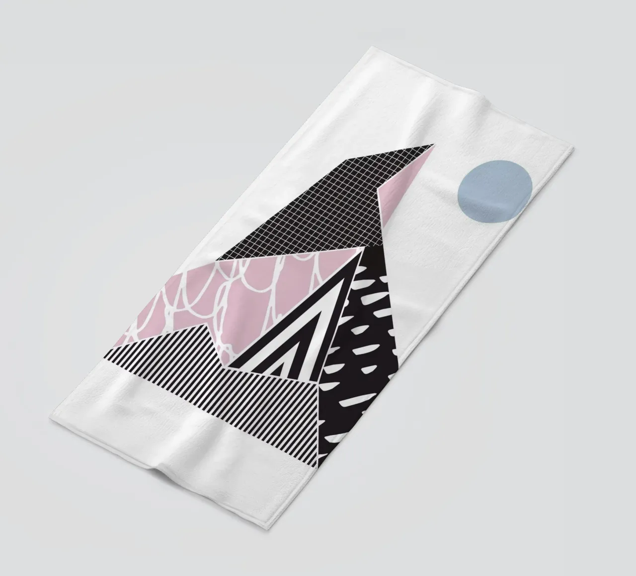 Geometrisch patroon berg strandhanddoek van Kim Hubball Studio