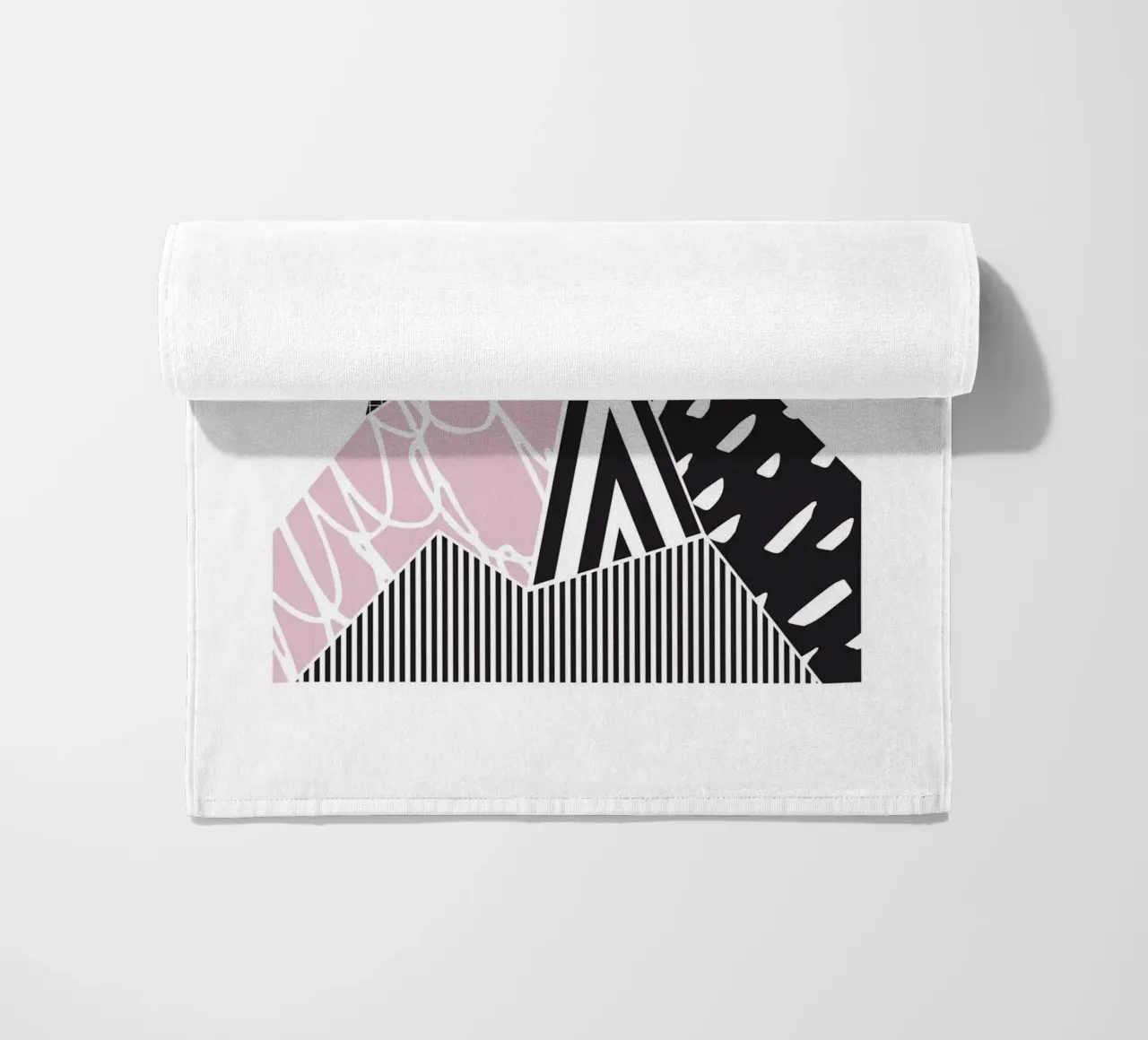 Geometrisch patroon berg strandhanddoek van Kim Hubball Studio