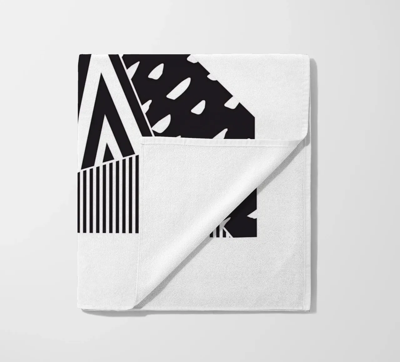 Geometrisch patroon berg strandhanddoek van Kim Hubball Studio