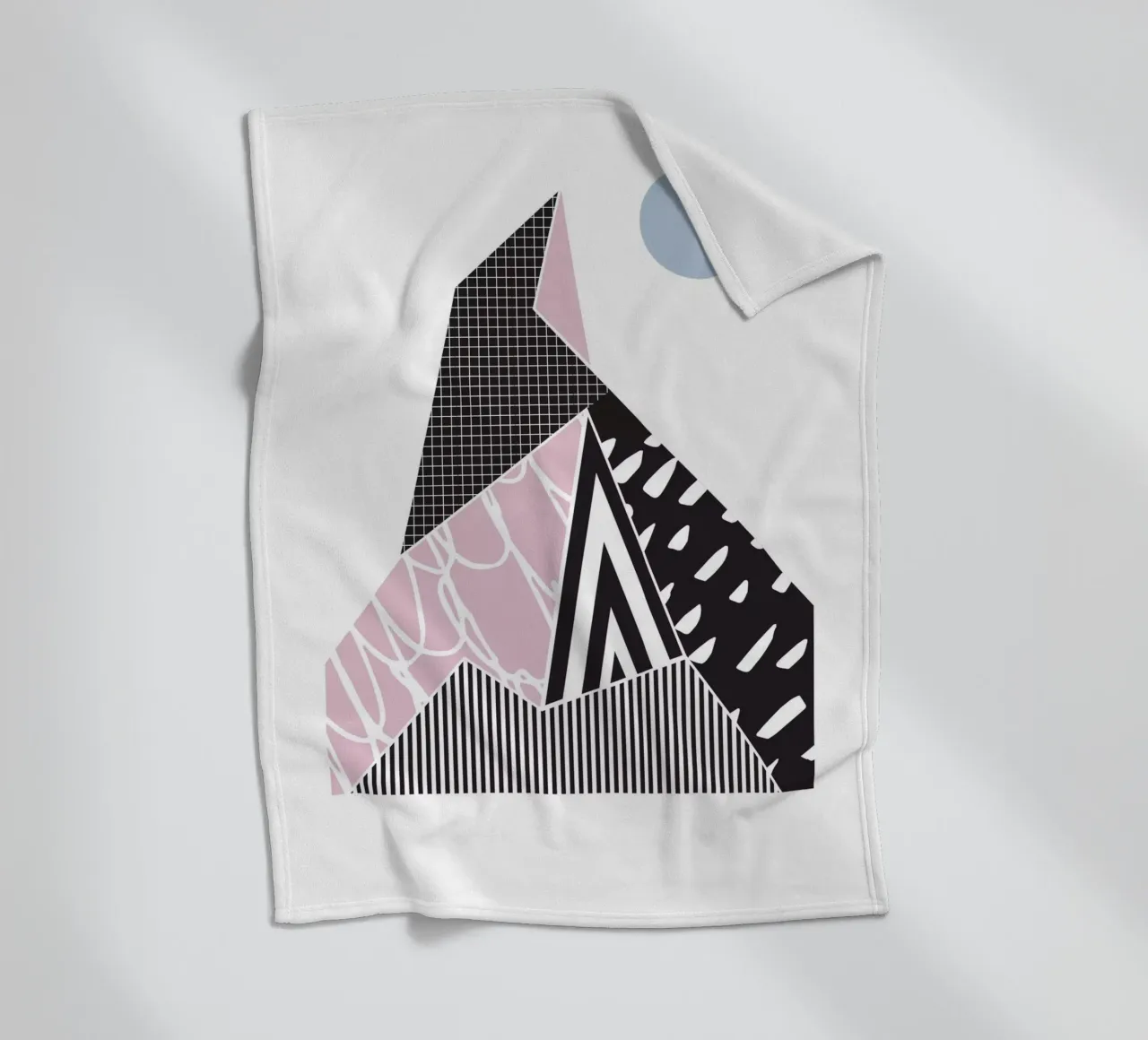 Geometric Pattern Mountain Fleecedecke von Kim Hubball Studio