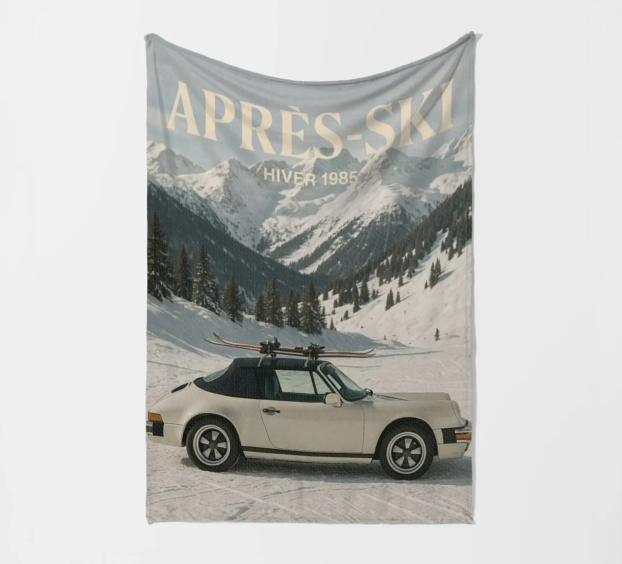 Oldtimer Après-Ski-Alpengebirge Oldtimer Fleecedecke von Dagmar Pels