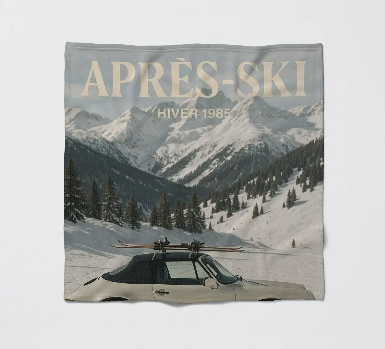 Oldtimer Après-Ski-Alpengebirge Oldtimer Fleecedecke von Dagmar Pels