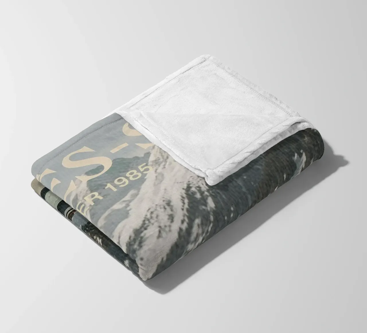 Oldtimer Après-Ski-Alpengebirge Oldtimer Fleecedecke von Dagmar Pels