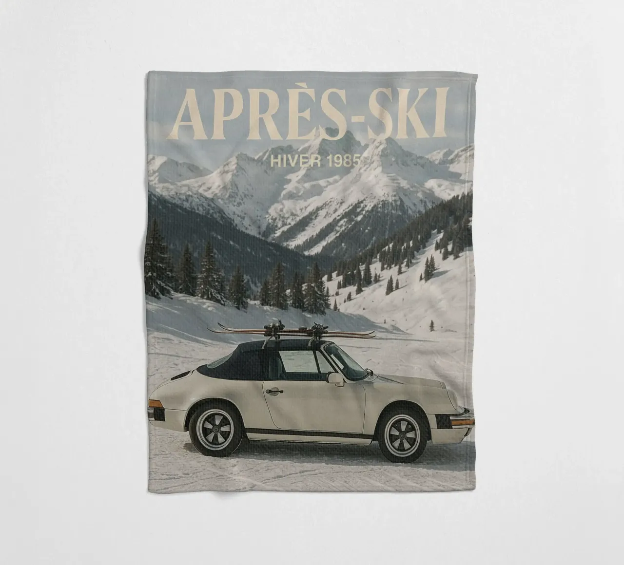 Oldtimer Après-Ski-Alpengebirge Oldtimer Fleecedecke von Dagmar Pels