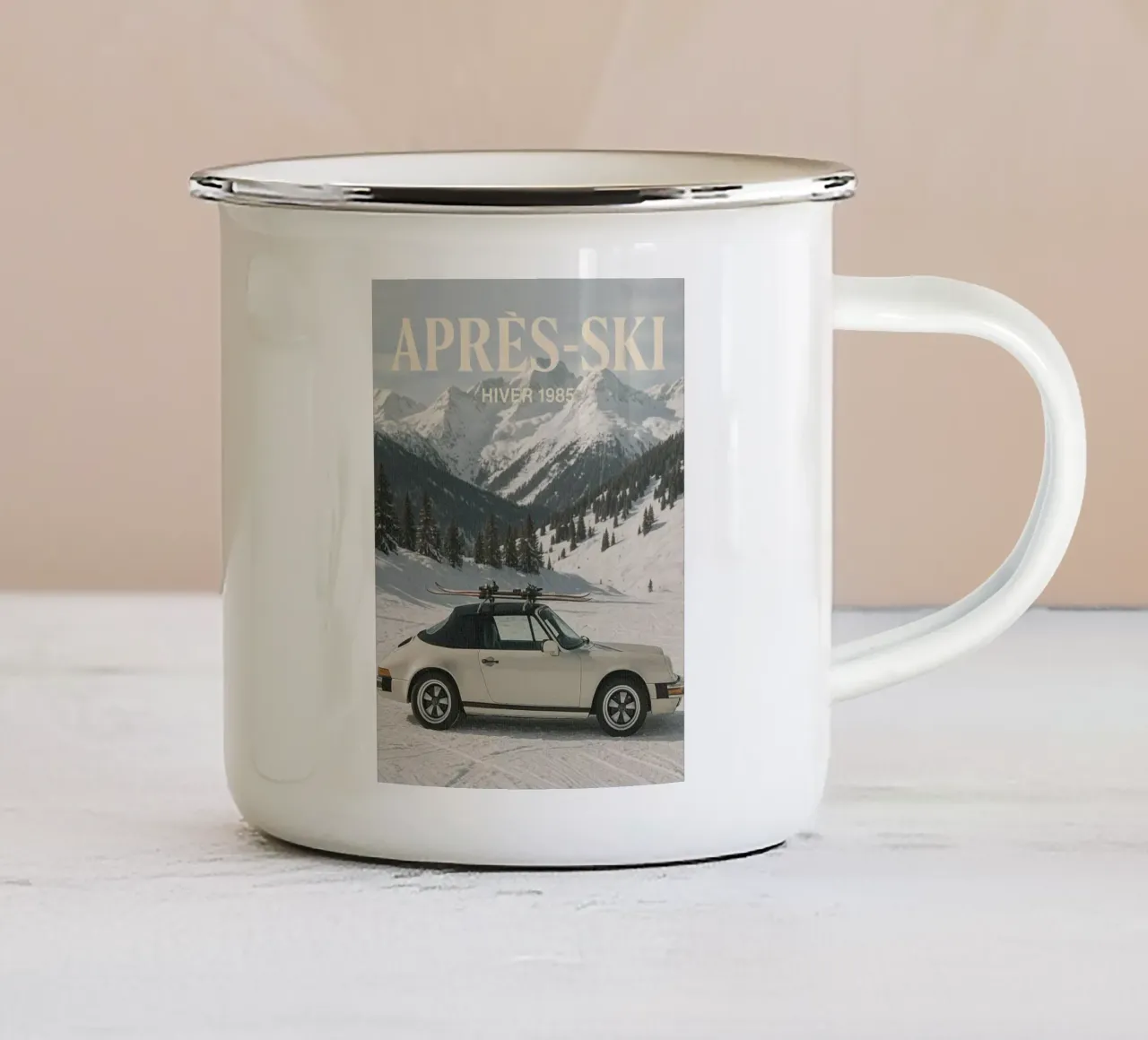 Auto d'epoca per il Doposci sulle Alpi tazza in smalto da Dagmar Pels
