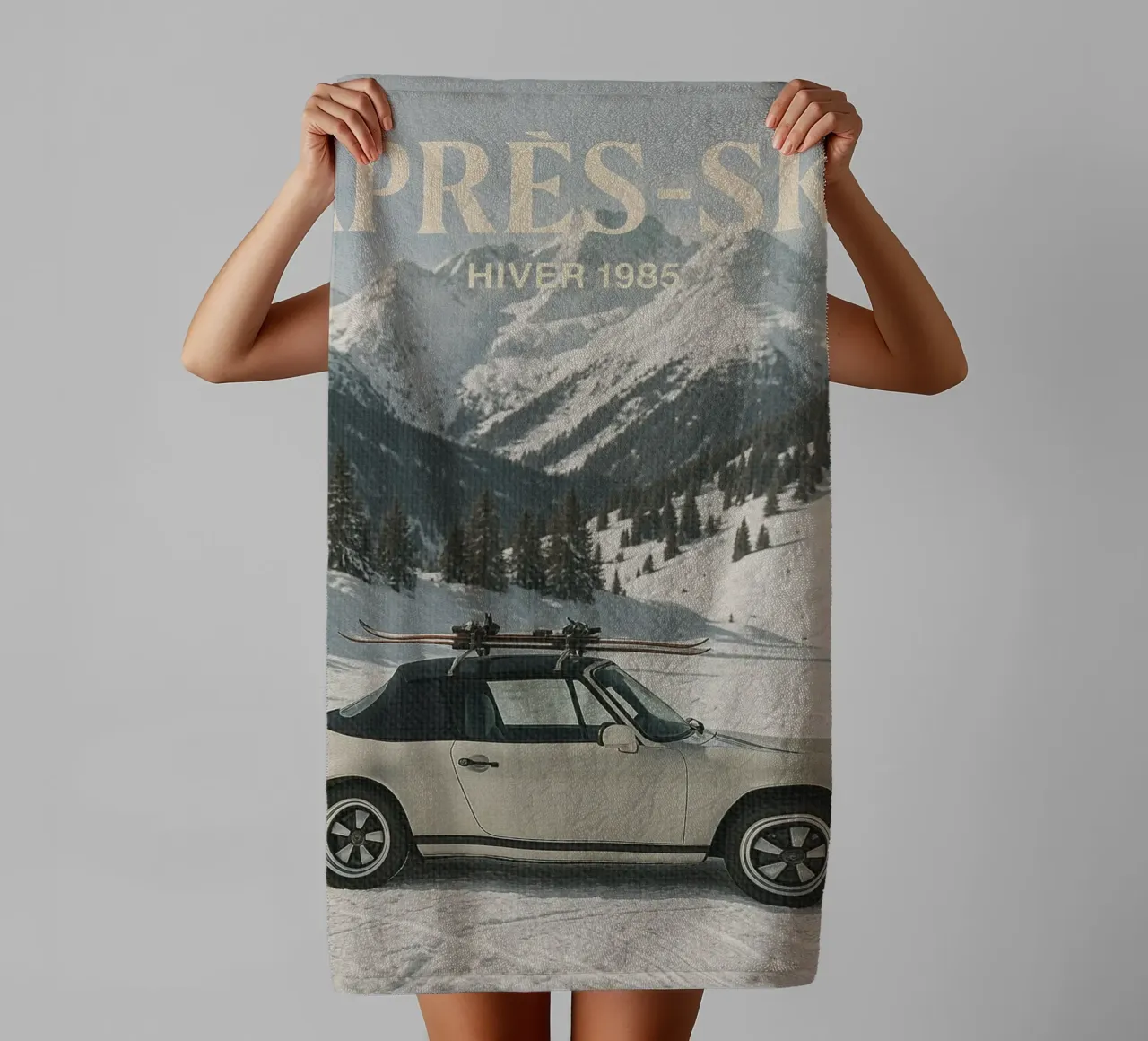 Oldtimer Après-Ski-Alpengebirge Oldtimer Handtuch von Dagmar Pels