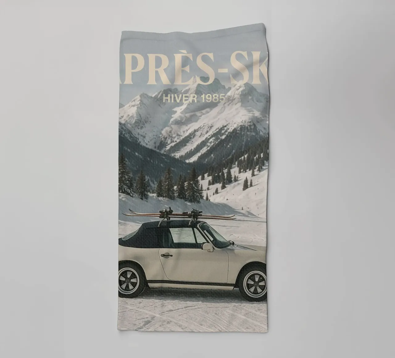 Oldtimer Après-Ski-Alpengebirge Oldtimer Handtuch von Dagmar Pels