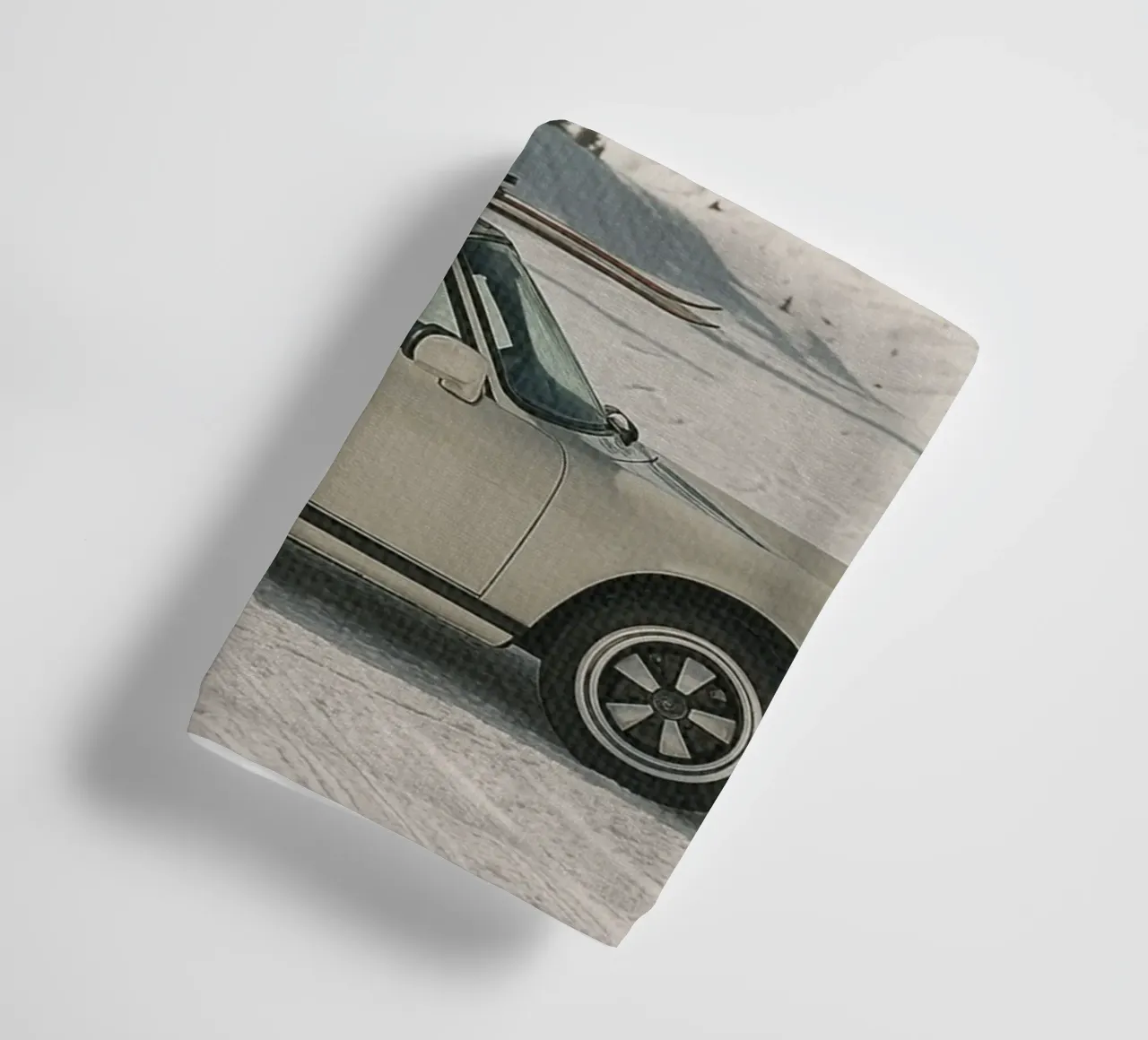 Oldtimer Après-Ski-Alpengebirge Oldtimer Handtuch von Dagmar Pels