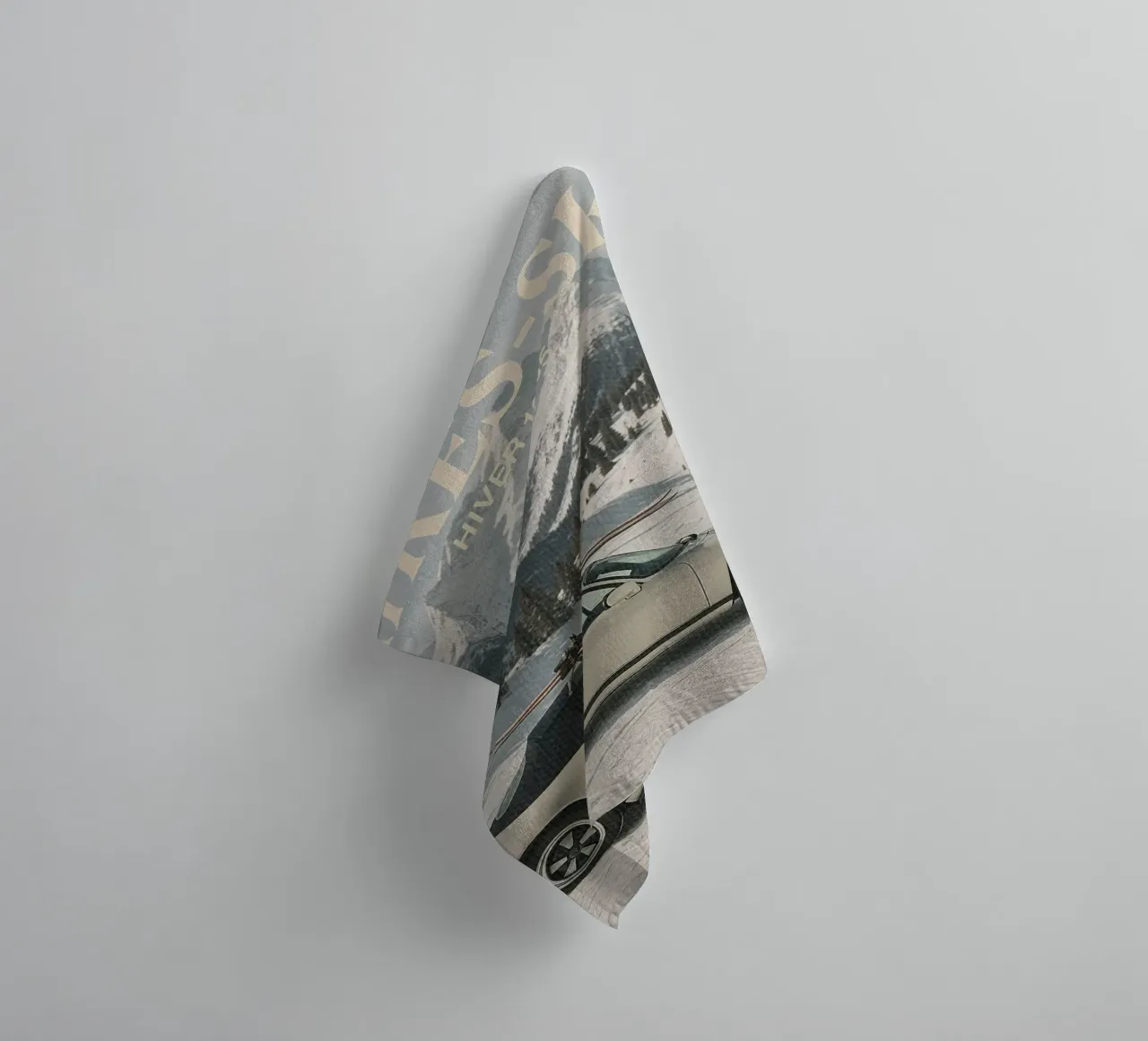 Oldtimer Après-Ski-Alpengebirge Oldtimer Handtuch von Dagmar Pels