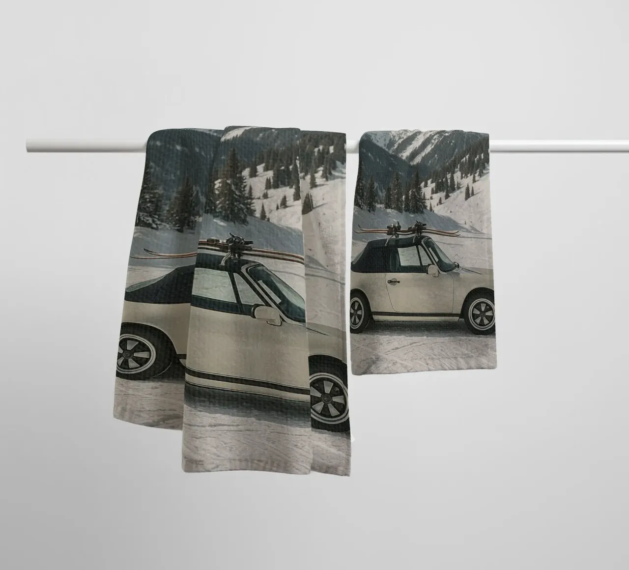 Oldtimer Après-Ski-Alpengebirge Oldtimer Handtuch von Dagmar Pels