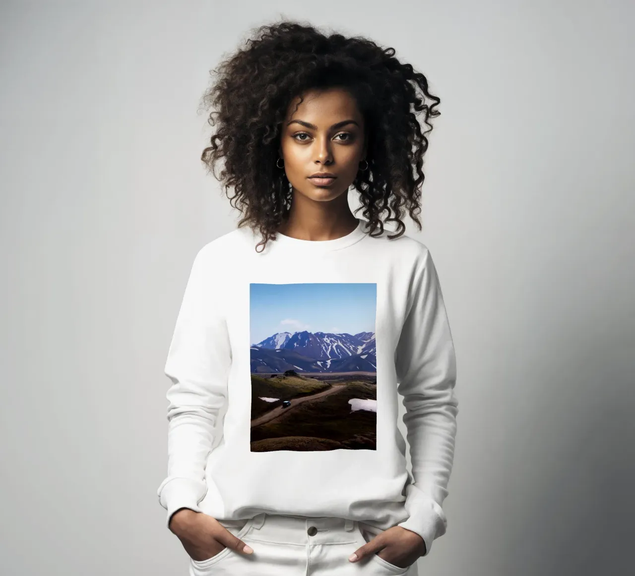 Road through epic mountain range felpa da Fjöllart