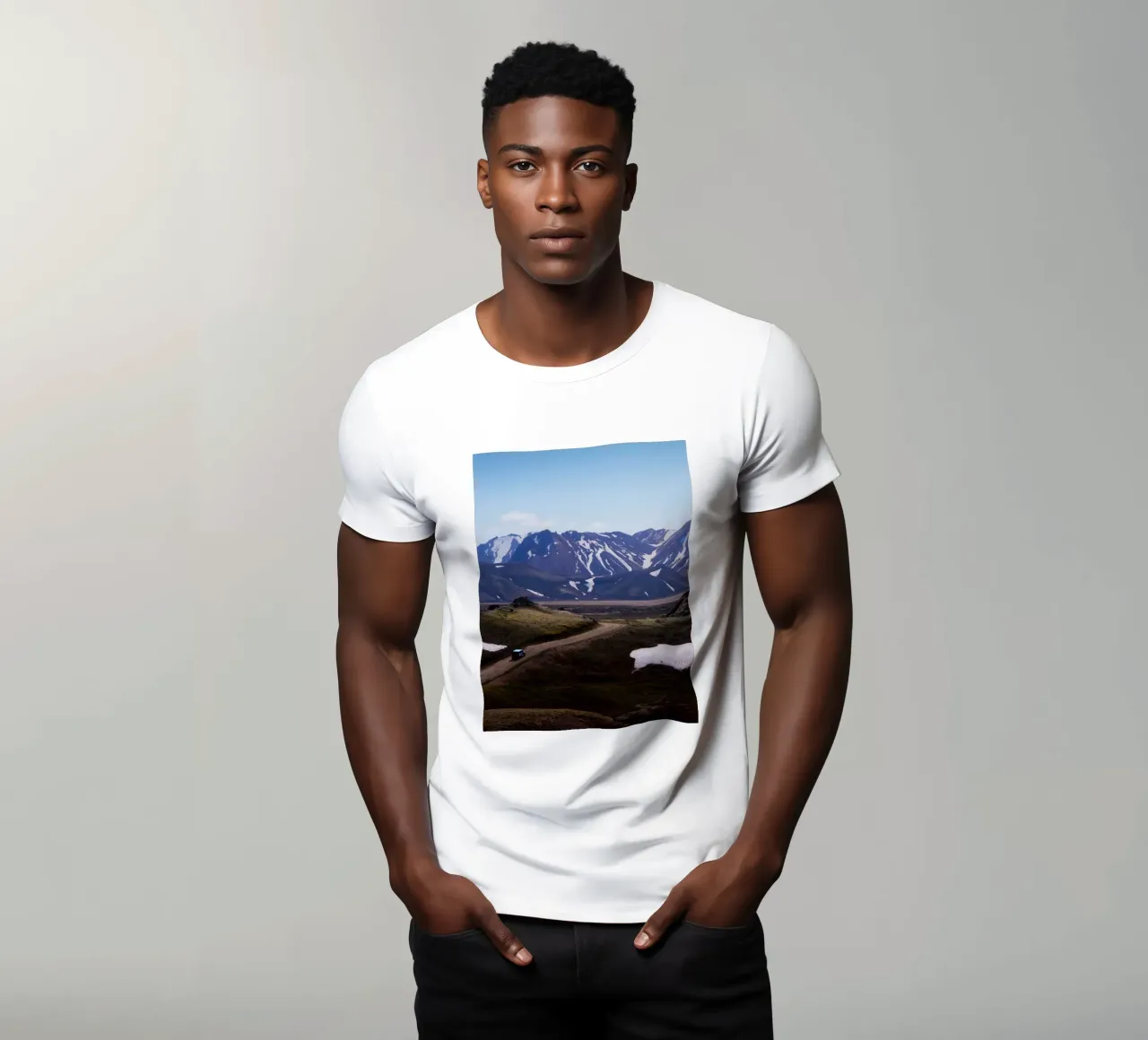 Road through epic mountain range t-shirt da Fjöllart