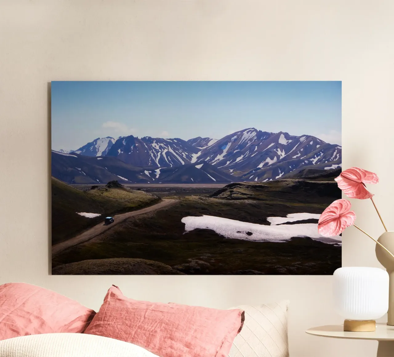 Road through epic mountain range pannello forex da Fjöllart